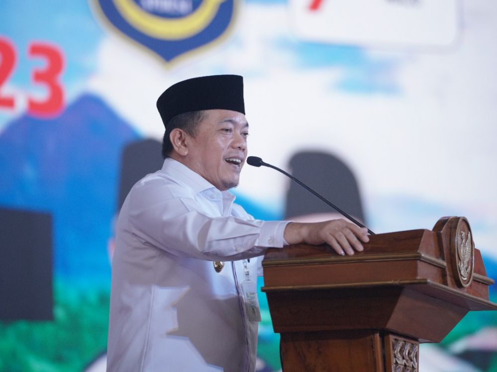 Gubernur Jambi Dr.H.Al Haris, S.Sos, MH saat Membuka Rakernas Apdesi 2023