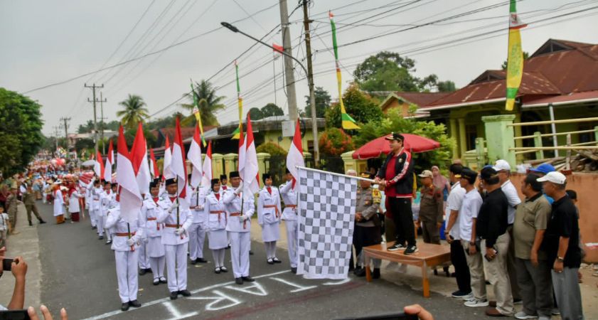 Dibuka Pj Bupati Sarolangun Bachril Bakri, Pawai Karnaval HUT RI Ke-78 Berlangsung Meriah