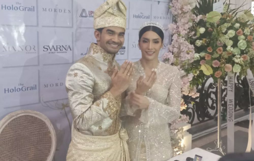Pasangan Tyas Mirasih dan Tengku Tezi resmi menikah pada Minggu (20/8). 