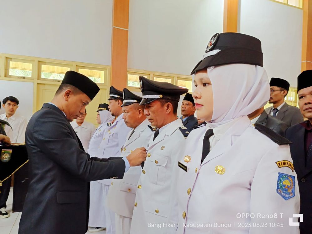 Wakil Bupati Bungo Safrudin Dwi Apriyanto melantik puluhan pejabat eselon III dan IV Pemda Bungo

