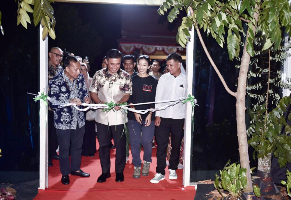 Kapolda Jambi Membuka Pameran Foto Jurnalistik 