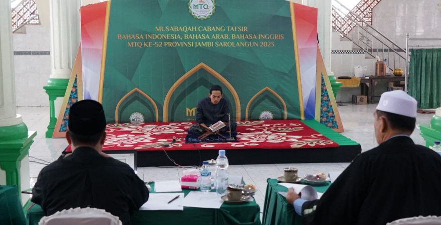 Salah satu peserta saat bertanding pada cabang lomba tafsir Alquran 