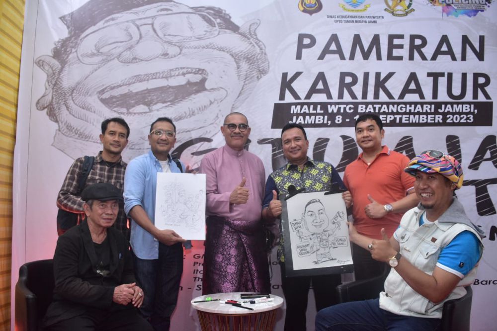 Pameran Karikatur Bertemakan Pemilu Damai dan Adem Resmi Ditutup,
Ratusan karya Akan Dihibahkan ke Taman Budaya Jambi