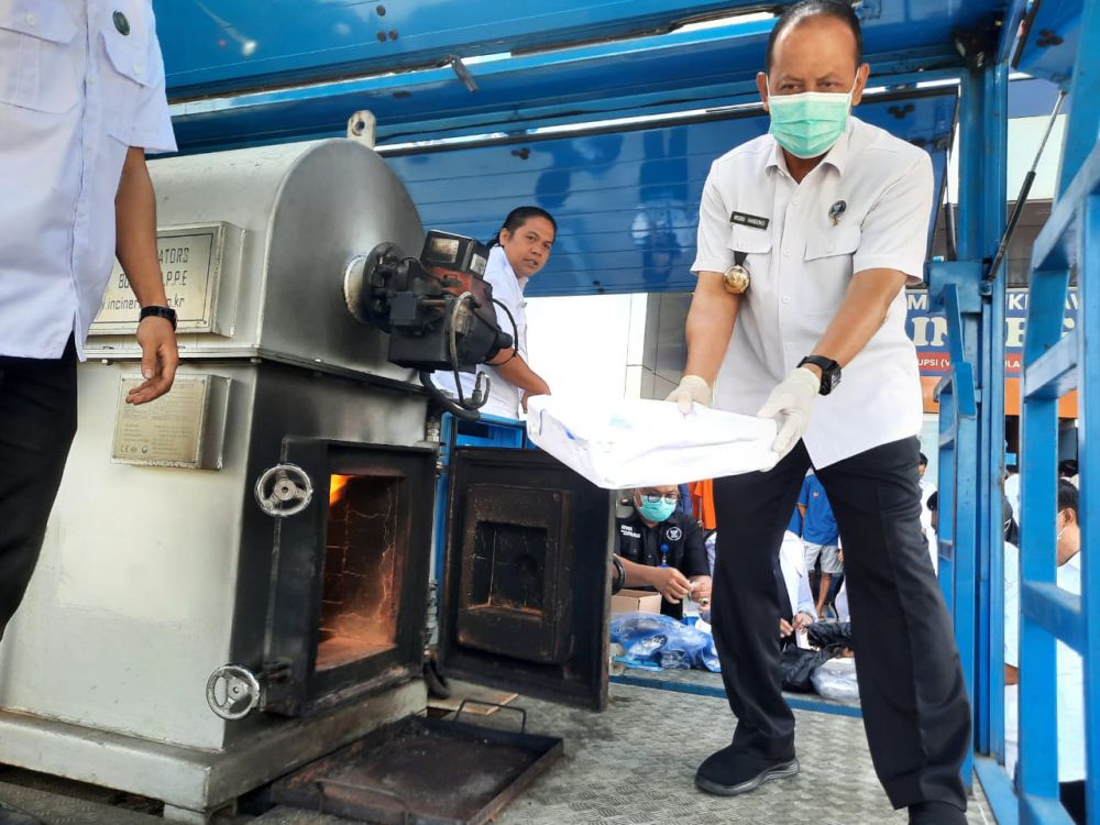 BNNP Jambi Musnahkan 1 Kg Sabu dan 8 Kg Ganja
