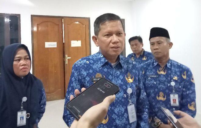 Kepala Dinas Tanaman Pangan, Holtikultura dan Perkebunan (TPHP) Sarolangun Ir Dedi Hendri, saat memberikan keterangan kepada pers liputan Sarolangun.