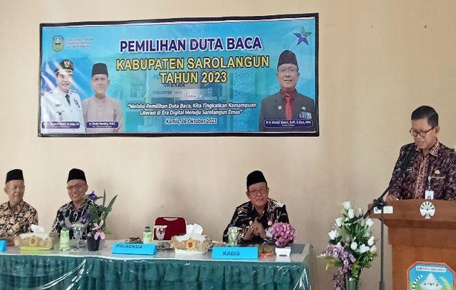 Plh Sekda Sarolangun Dedy Hendry memberikan sambutan pada Pemilihan Duta Baca Kabupaten Sarolangun, Kamis (26/10/2023) di aula Kantor DPAD Sarolangun