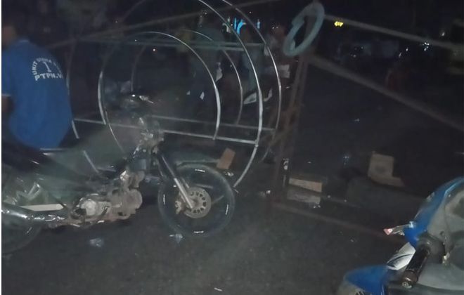 Hingga Tengah Malam, Mediasi Belum Juga Tuntas, Warga Mandiangin Masih Blokir Jalan Lintas
