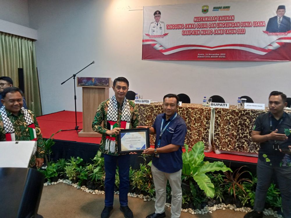 Pelindo Jambi Terima Penghargaan Aktif Program TJSL