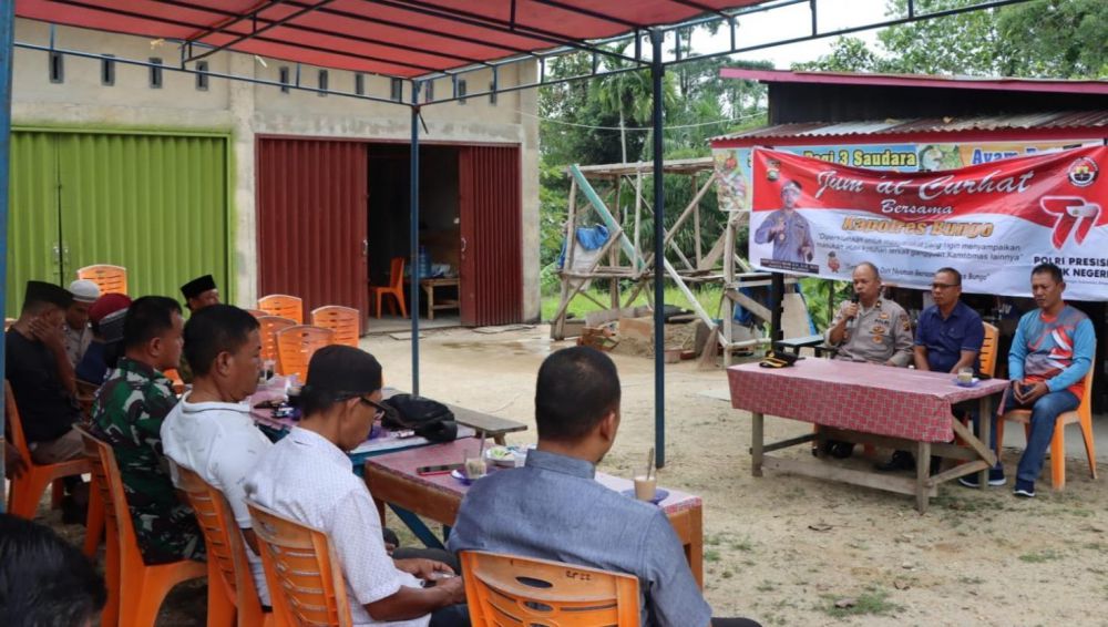 Kegiatan yang Jumat Curhat yang digelar Polres Bungo untuk mendengarkan keluhan dari masyarakat melalui perwakilannya.