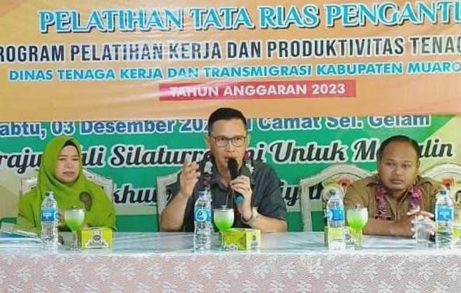 Disnakertrans Muaro Jambi saat menggelar pelatihan bagi santri Ponpes Nurul Iman Desa Muaro Sebapo Kecamatan Mestong Muaro Jambi.