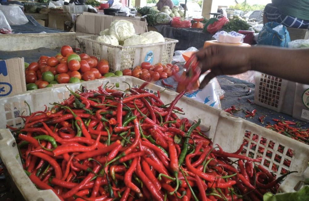 Harga Cabai di Pasar Kalangan di Kecamatan Muara Sabak Timur, terbilang mahal.