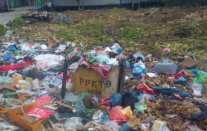 Penumpukan sampah di Kuala Tungkal Tanjabbar.