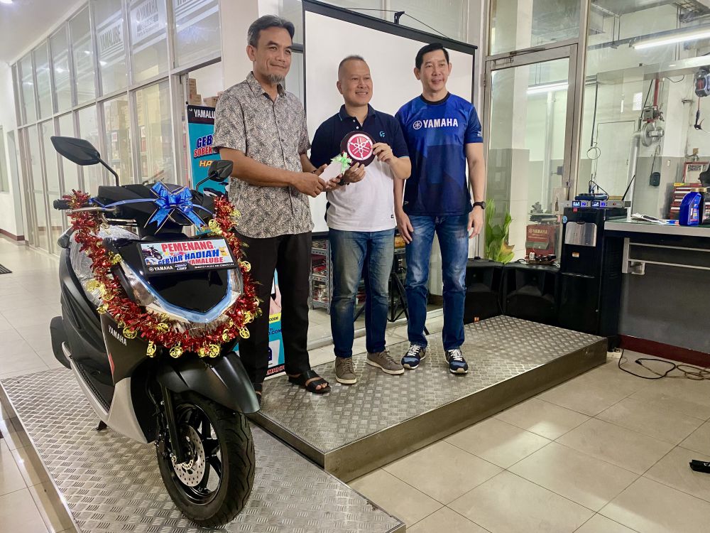 Program Gebyar Sobek Label Yamalube, Pelanggan Setia Yamaha Jambi Dapat Hadiah 1 Unit Motor
