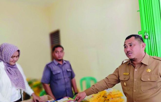 Bupati Bungo H. Mashuri membuka pasar TPID untuk menekan laju inflasi daerah.