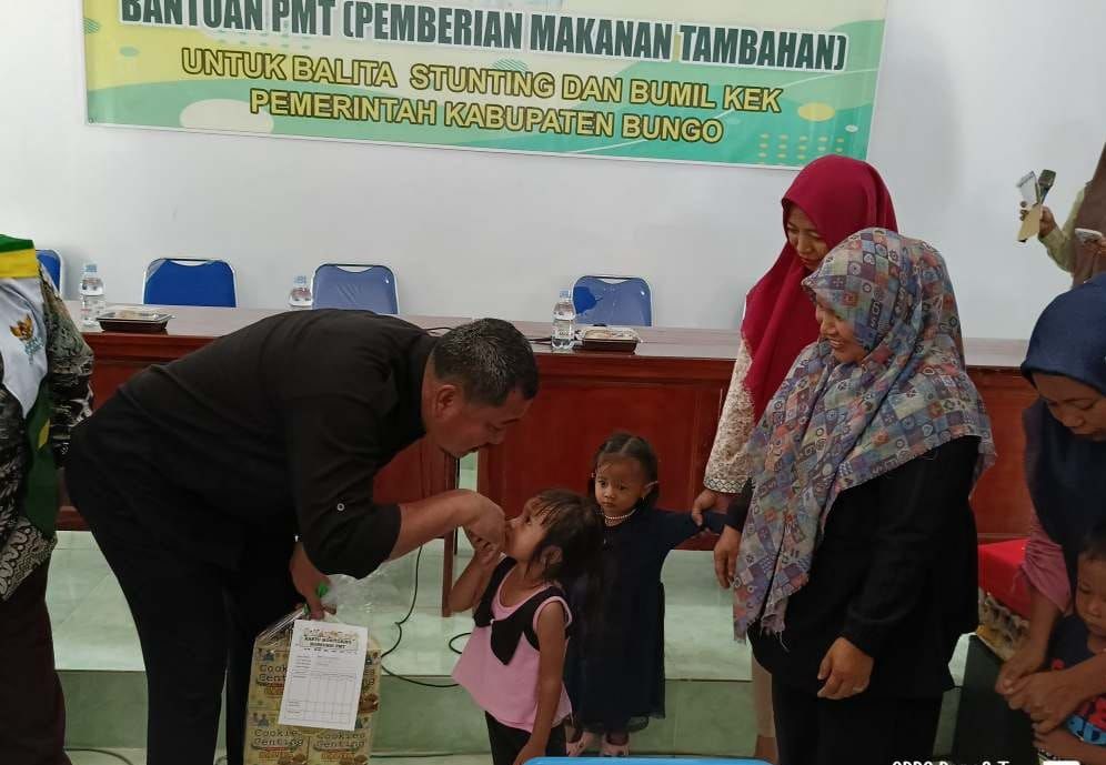 Pemkab Bungo Beri Makanan Tambahan Bagi Anak Stunting dan Ibu Hamil