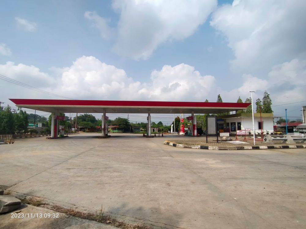 KOSONG : BBM bersubsidi di SPBU 2437221 SKB Muara Bungo tak kunjung dipasok pihak Pertamina meski sanksi yang diberikan jauh melewati batas yang ditentukan



