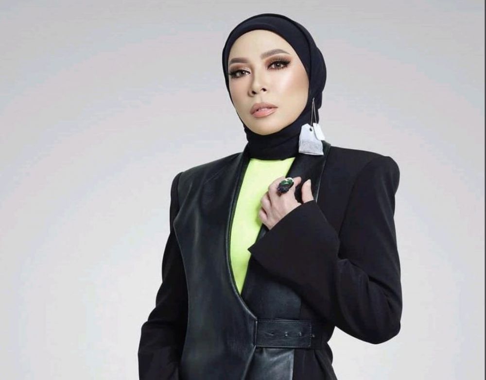 Biodata Melly Goeslaw.