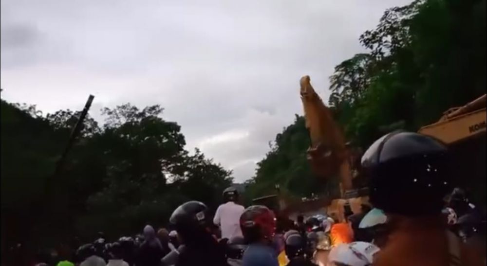 Identitas Pengendara Terseret Longsor dan Hanyut di Sungai Batang Merao Masih Simpang Siur
