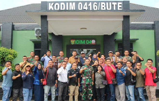Puluhan jurnalis liputan kabupaten Bungo menggelar coffe morning dengan jajaran Kodim Bute.