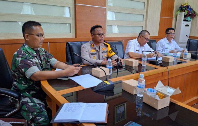 Pemkab Bungo bersama Polri dan TNI menggelar rapat koordinasi Satgas Tanggap Darurat Hidrometeorologi, di Ruang Rapat Utama Kantor Bupati Bungo.