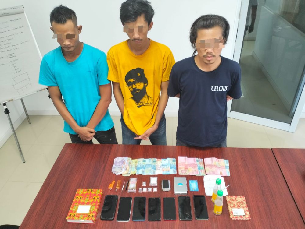 BNNP Jambi Gebrak Basecamp Narkoba,
Petugas Ringkus Tiga Pengedar dan 8 Pengguna