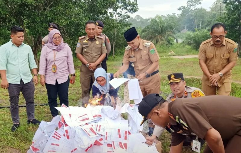 Komisi Pemilihan Umum (KPU) Kabupaten Tebo bersama stakeholder melakukan pemusnahan terhadap suara rusak beberapa waktu lalu.
