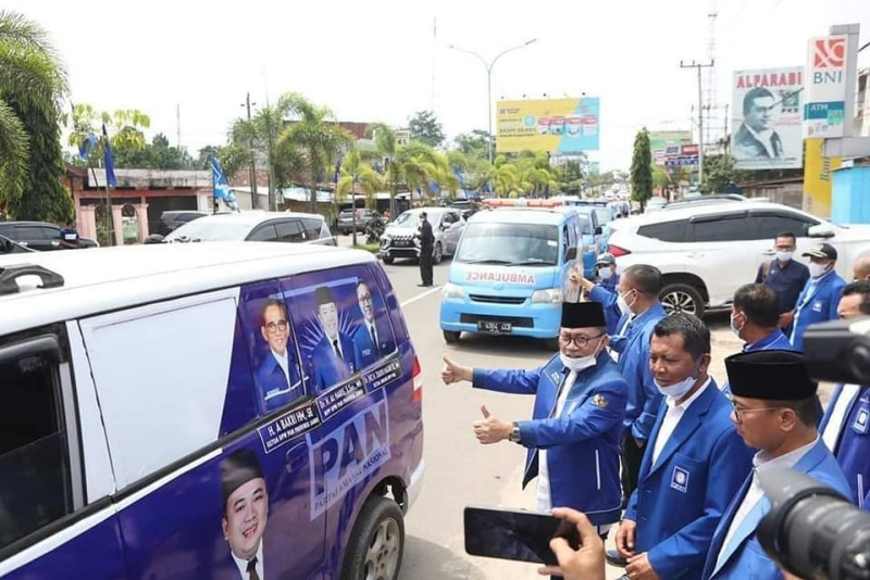 Ketua Umum PAN Zulkifli Hasan (Zulhas) ketika menghadiri launching ambulan di sekretariat DPW PAN Provinsi Jambi beberapa waktu lalu.