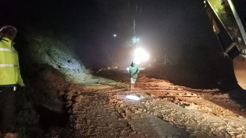 Satker PJN II BPJN Jambi Langsung Tangani Longsor Batas Kerinci - Bangko, Lalu Lintas Kembali Normal