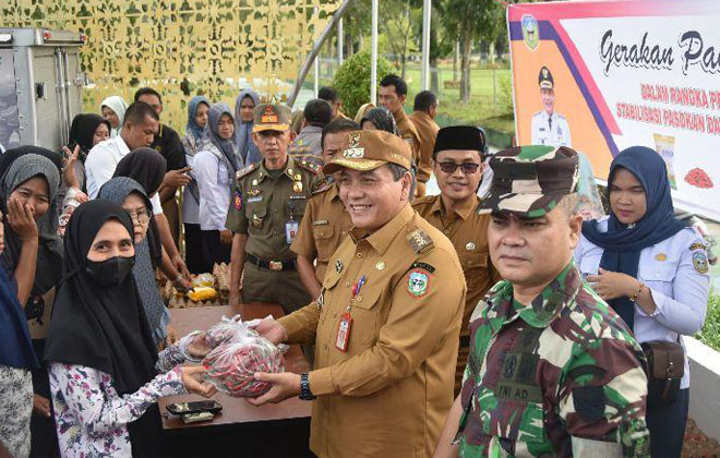 Pemkab Sarolangun menggelar operasi pasar murah Gerakan Pangan Murah (GPM)
