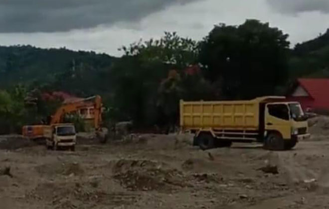 Salah satu galian c diduga ilegal di Kerinci. 