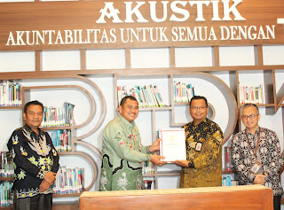 Bupati H. Mashuri menyerahkan LKPD Pemkab Bungo tahun 2023 kepada Kepala BPK RI Perwakilan provinsi Jambi

