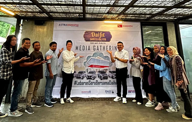 Foto bersama saat kegiatan media gathering dengan Astra Daihatsu Jambi yang sekaligus melaunching program Daifit