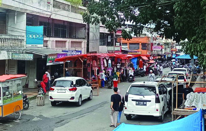 Ratusan lapak jajanan di Pasar Mambo yang dikelola Disperindag Sungai Penuh.