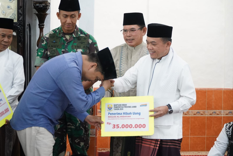 Safari Ramadhan di Hamparan Rawang, Gubernur Al Haris Disambut Antusias Warga