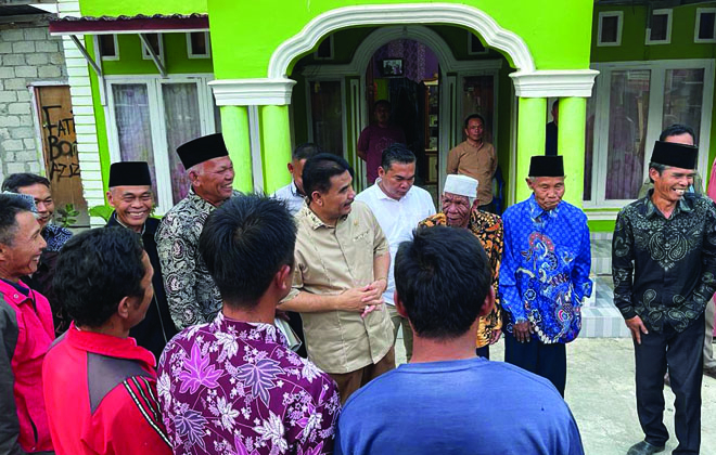 Anggota Komisi IX DPR RI Dr. Ir. H. A.R. Sutan Adil Hendra, MM ketika menyapa masyarakat dalam kegiatannya di Provinsi Jambi beberapa hari lalu.