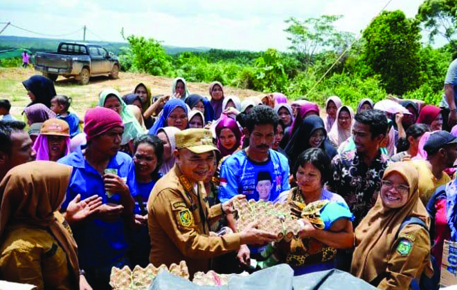 Pemkab Tebo saat meggelar Operasi Pasar Murah yang langsung dihadiri Pj Bupati Tebo, Aspan.