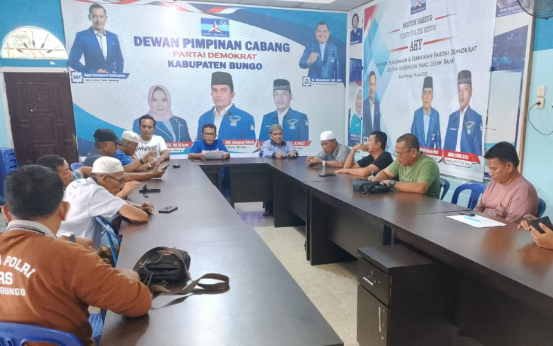 Ketua DPC Partai Demokrat Bungo dan sejumlah pengurus menggelar rapat pembentukan panitia penjaringan Cakada

