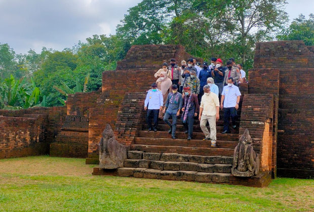 Kunjungan Menteri Dikbudristek ke KCBN Candi Muaro Jambi beberapa waktu lalu. Kini pemerintah melakukan revitalisasi KCBN Muaro Jambi.