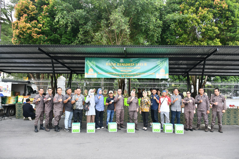 Kejati Bersama IAD Wilayah Jambi Gelar Bazar dan Pasar Murah Ramadhan 1445 H