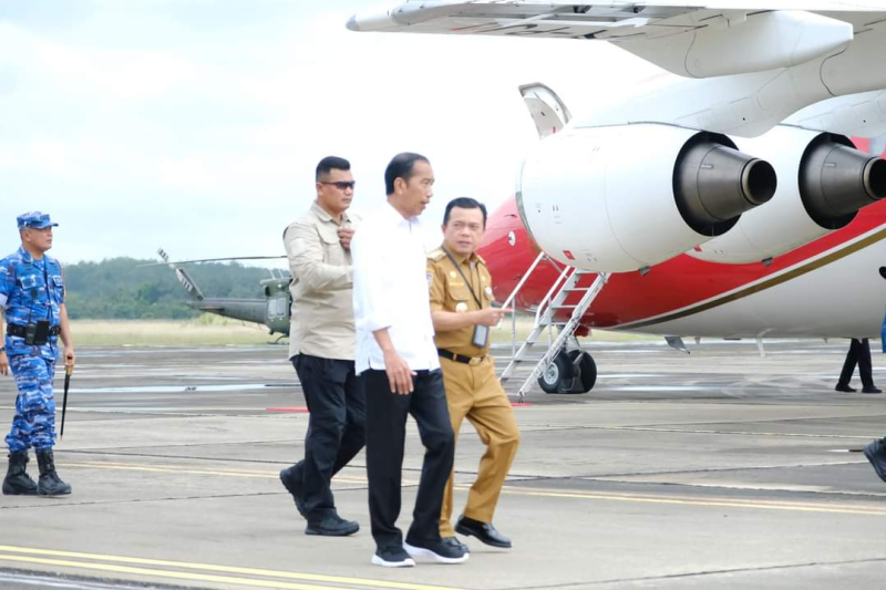 Presiden Jokowi Mendarat di Bandara Muara Bungo