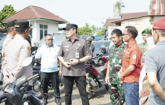 Pj Bupati Tebo Vahrial Adhi Putra saat sidak di beberapa lokasi.