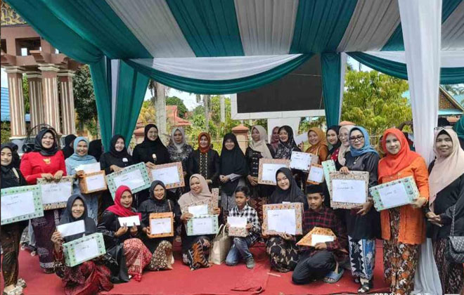 Kegiatan peringatan hari kartini di Bungo diisi dengan berbagai perlombaan.