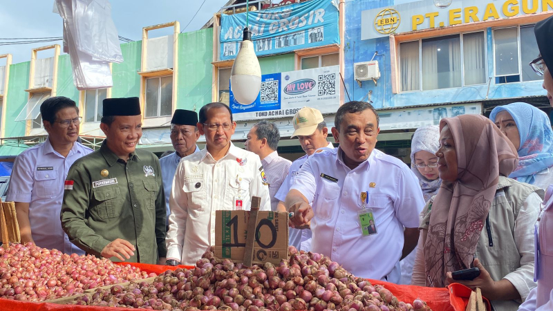 Pihak Badan Pangan Nasional saat Monitoring Stabilisasi Harga Bahan Pokok di Pasar Angso Duo Jambi Pada Maret 2024 lalu.