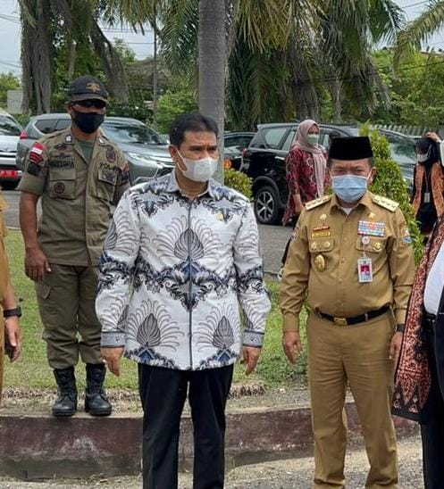 Anggota Komisi IX DPR RI Dr. Ir. H. A.R. Sutan Adil Hendra, MM bersama Gubernur Jambi Al Haris dalam sebuah kegiatan kunjungan beberapa waktu lalu.