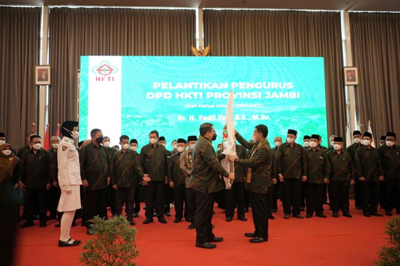 Dr. Ir. H. A.R. Sutan Adil Hendra, MM ketika dilantik menjadi Ketua DPD HKTI Provinsi Jambi beberapa waktu lalu. 

