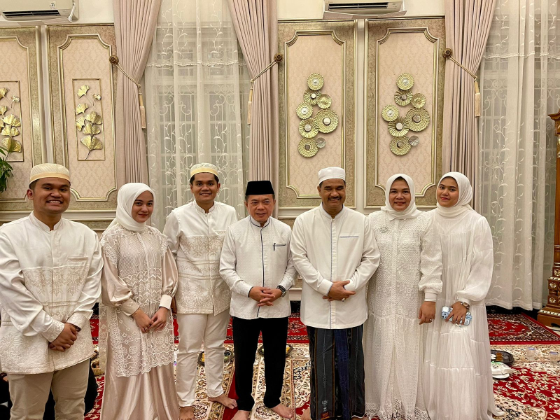 Ketua DPD Partai Gerindra Provinsi Jambi Dr. Ir. H. A.R. Sutan Adil Hendra, MM mendapatkan kunjungan dari Gubernur Jambi Al Haris usai melaksanakan ibadah haji.  

