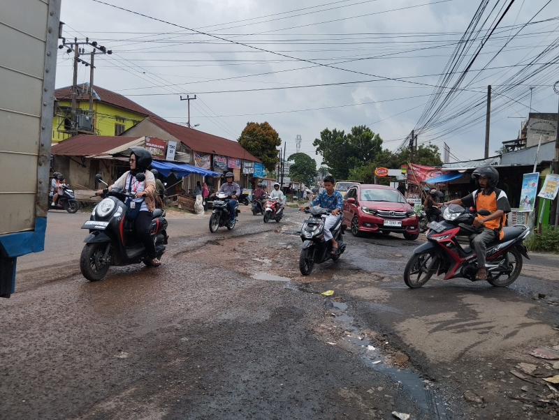 Limbah Pasar Kebun Kopi Sebab Jalan Rusak Parah, Umar Faruk: Pj Walikota Harus Memahami Kondisi Ini