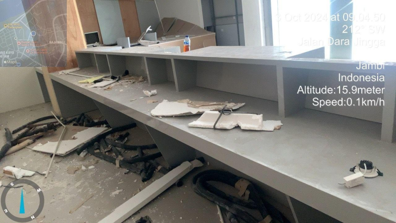 Kondisi gedung baru Bank Jambi di samping gedung Putro Retno, Kelurahan Rajawali, Kecamatan Jambi Timur, Kota Jambi.