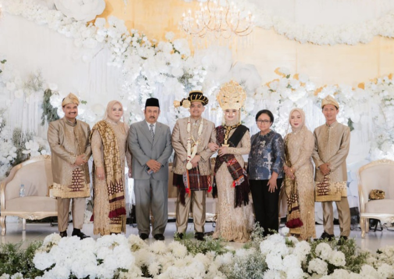 Menteri Perencanaan Pembangunan Nasional (PPN)/Kepala Bappenas Prof. Dr. Ir. H. Rahmat Pambudy saat hadir pada acara unduh mantu Ketua DPD Partai Gerindra Provinsi Jambi Dr. Ir. H. A.R. Sutan Adil Hendra, MM.