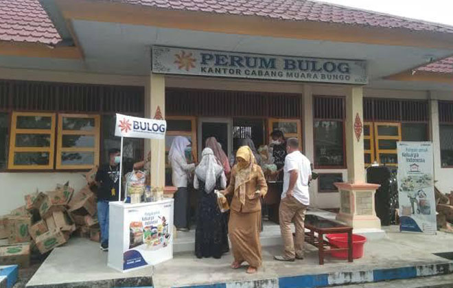 Perum Bulog Kantor Cabang Muara Bungo menyalurkan bantuan pangan pemerintah KPM di Kabupaten Bungo dan Kabupaten Tebo.